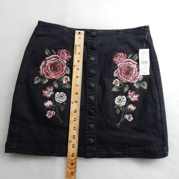 Kendall & Kylie PacSun Womens Embroidered Floral Button Down Mini Skirt Black Si - Picture 4 of 9